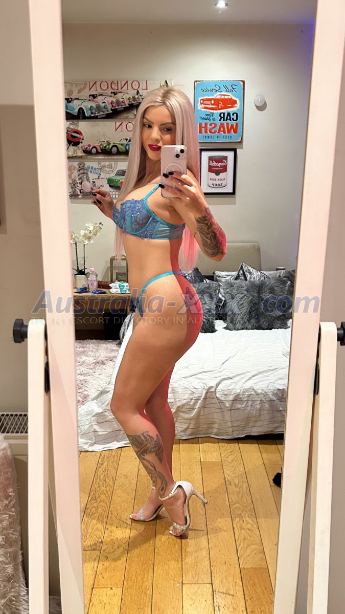 Suzi Wowza